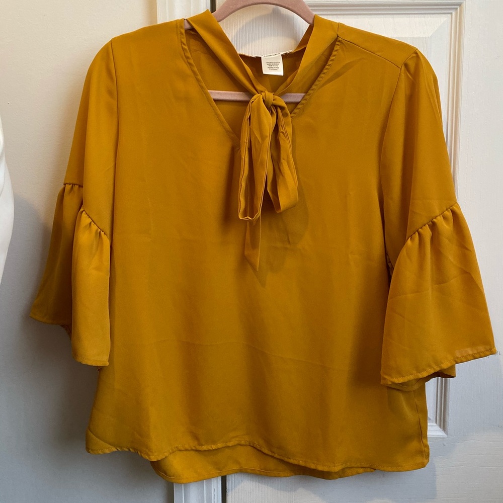 NEW Gold Mustard Blouse size Medium